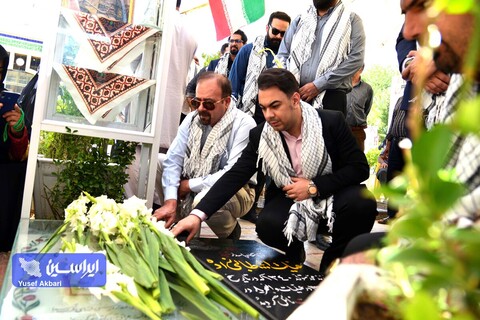 ادای احترام جمعی از کارکنان گروه فولاد مبارکه به مقام شهید سپهبد حاج قاسم سلیمانی