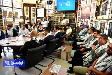 ادای احترام جمعی از کارکنان گروه فولاد مبارکه به مقام شهید سپهبد حاج قاسم سلیمانی