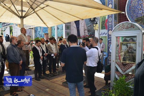 ادای احترام جمعی از کارکنان گروه فولاد مبارکه به مقام شهید سپهبد حاج قاسم سلیمانی