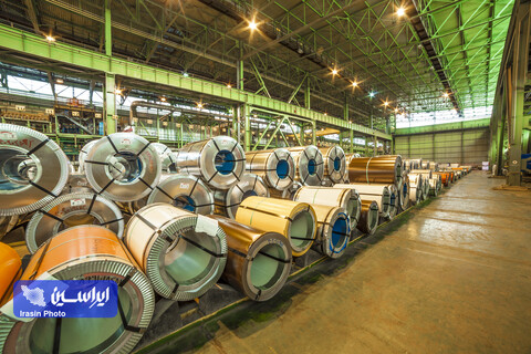 ایستاده درغبار