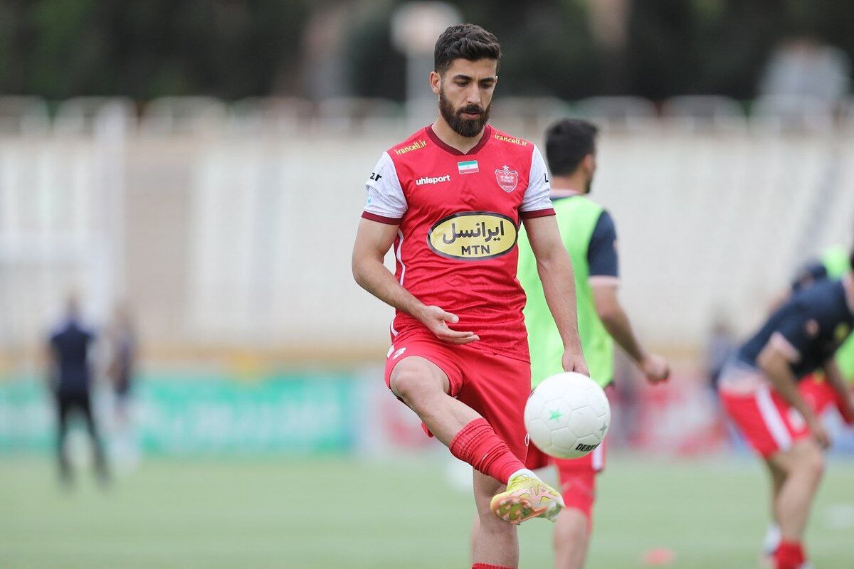 مدافع پرسپولیس در نزدیکی استقلال