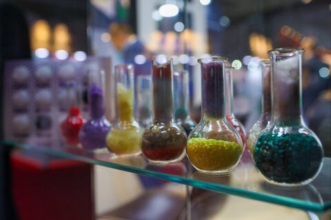 عرضه ۸۴ هزار تن مواد پلیمری و شیمیایی در بورس کالا