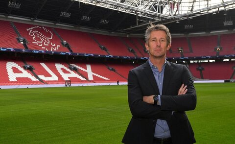 انتقال اسطوره فوتبال هلند به بیمارستان پس از خونریزی مغزی