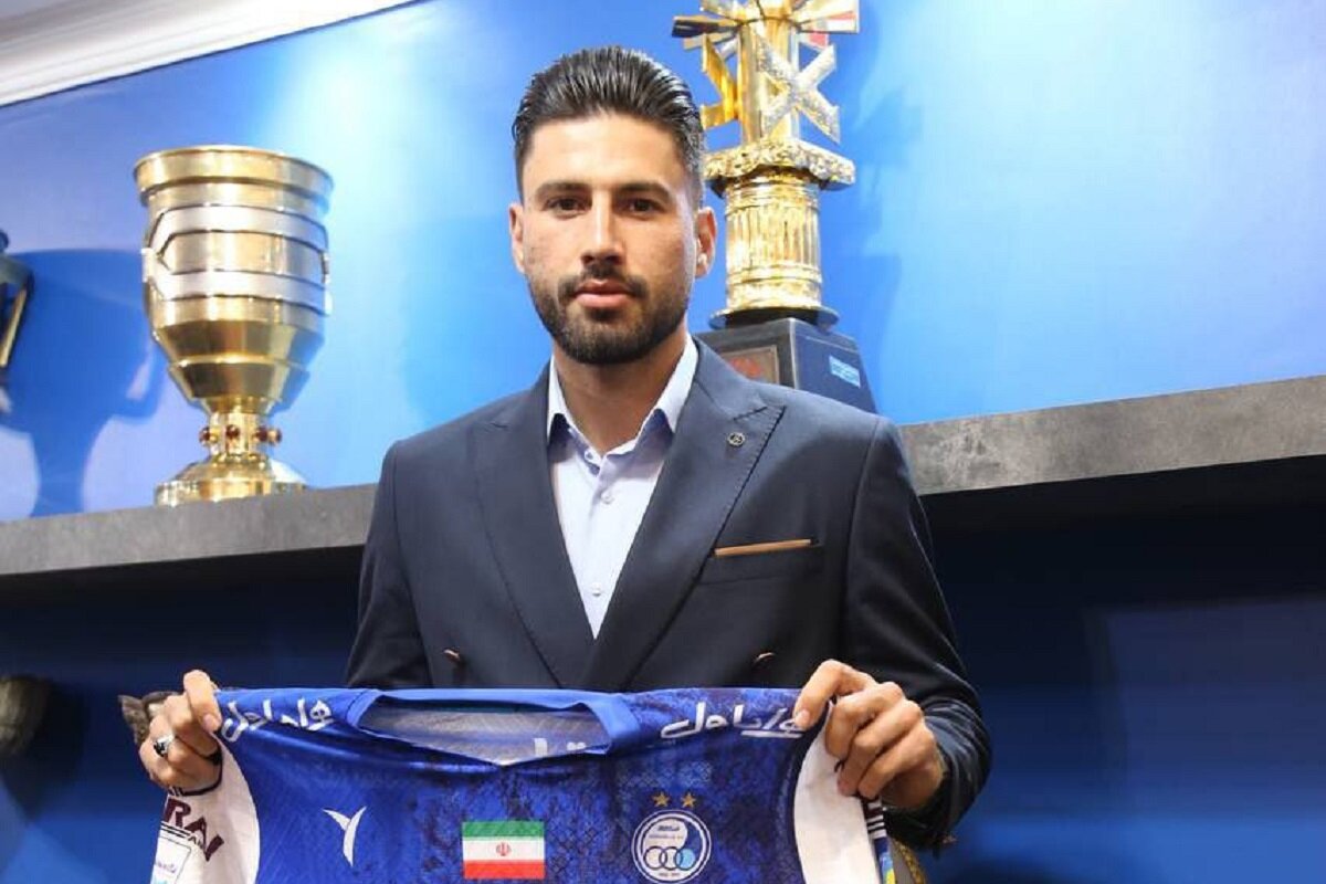 استقلال مدافع جدید به خدمت گرفت