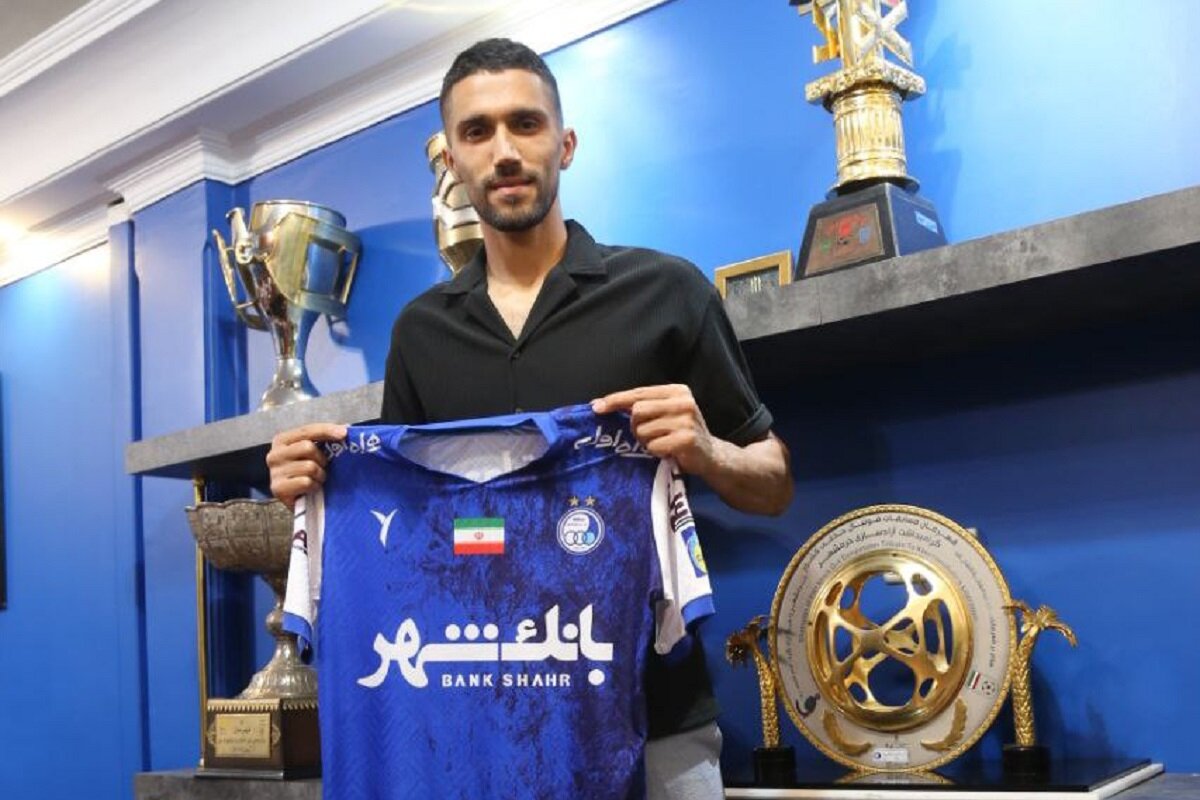 حسینی با استقلال سفید امضا کرد