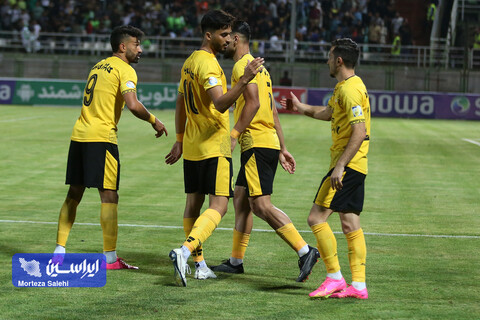 خلاصه بازی ذوب‌آهن – سپاهان/ نیمه مربیان دربی را مورایس برد