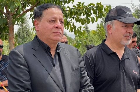 حضور محمدرضا ساکت در خاکسپاری پدر نیازمند