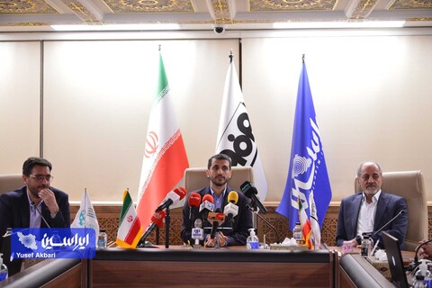 جلسه پرسش و پاسخ مدیرعامل فولاد مبارکه در جمع خبرنگاران حاضر در نمایشگاه متالکس