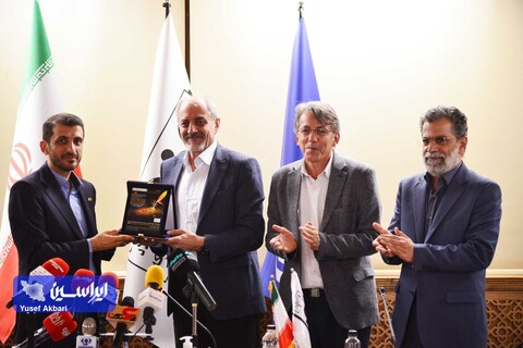 جلسه پرسش و پاسخ مدیرعامل فولاد مبارکه در جمع خبرنگاران حاضر در نمایشگاه متالکس