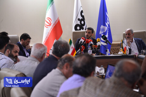 جلسه پرسش و پاسخ مدیرعامل فولاد مبارکه در جمع خبرنگاران حاضر در نمایشگاه متالکس