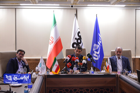 جلسه پرسش و پاسخ مدیرعامل فولاد مبارکه در جمع خبرنگاران حاضر در نمایشگاه متالکس