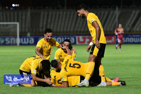 صدرنشینی طلایی‌های اصفهان در تهران/ کامبک سپاهان با یک بازیکن کمتر