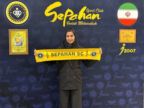 مدافع اصفهانی تیم ملی با سپاهان قرارداد بست