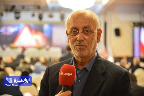 باید در همه زمینه‌ها از جمله ماشین آلات معدنی به صادرات فکر کنیم