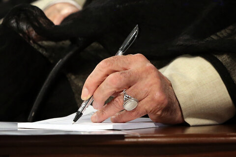 موافقت رهبر انقلاب با عفو یا تخفیف مجازات بیش از دو هزار نفر از محکومان