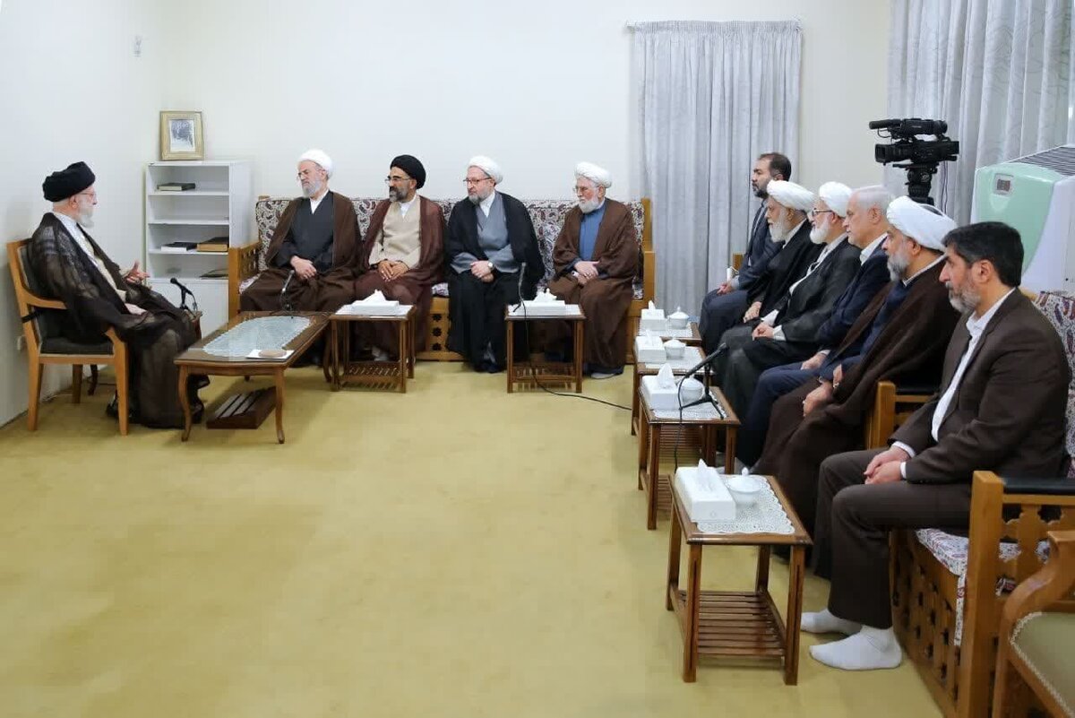 دیدار دست‌اندرکاران بزرگداشت آیت‌الله ناصری با رهبر انقلاب