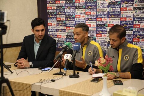 مورایس: سپاهان آماده بازی با آبادانی‌هاست/ همیشه در زندگی چیزهایی هست که شرایط را سخت کند