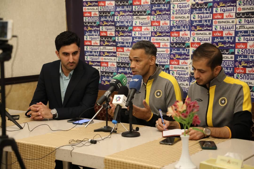 مورایس: سپاهان آماده بازی با آبادانی‌هاست/ همیشه در زندگی چیزهایی هست که شرایط را سخت کند