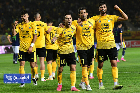 کولاک سپاهان در نقش جهان در شب گلزنی عیسی آل‌کثیر