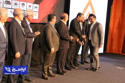 اعطای جایزه برترین مدیر فولادی به مدیرعامل شرکت فولاد غدیر نی ریز