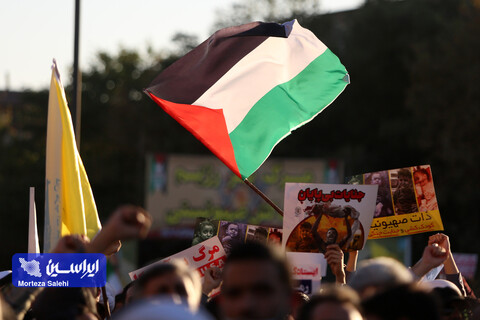 مردم استان اصفهان در حمایت از پیروزی مردم قهرمان غزه راهپیمایی می‌کنند