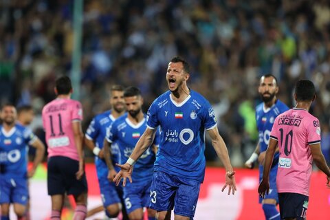 برد آرمانی استقلال مقابل آلومینیوم