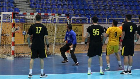 تقابل تیم‌های جوان سپاهان نوین و نیروی زمینی کازرون به سود کازرونی‌ها تمام شد