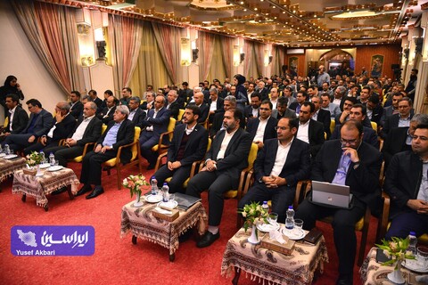 نشست صمیمانه فعالان بازار سرمایه، نهادهای مالی و صندوق‌های سرمایه‌گذاری و فعالان اقتصادی استان اصفهان