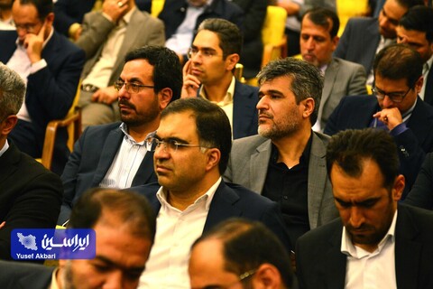 نشست صمیمانه بازار سرمایه، نهادهای مالی و صندوق‌های سرمایه‌گذاری و فعالان اقتصادی استان اصفهان