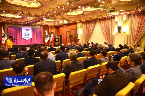 نشست صمیمانه بازار سرمایه، نهادهای مالی و صندوق‌های سرمایه‌گذاری و فعالان اقتصادی استان اصفهان