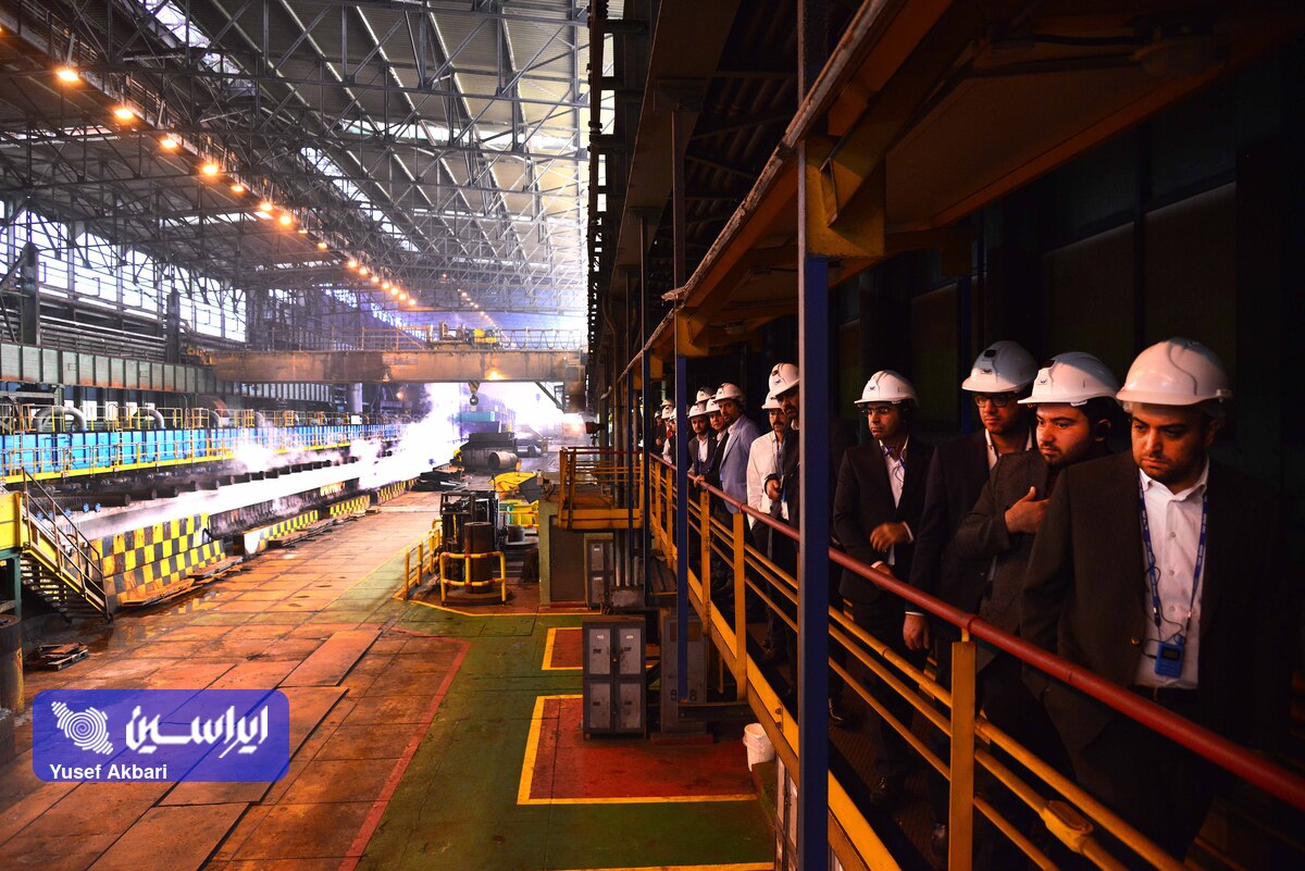 بازدید فعالان بازار سرمایه از خطوط تولید و طرح‌های توسعه شرکت فولاد مبارکه