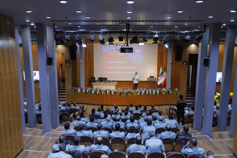 روحیه انجام کار تیمی از ویژگی افراد در سازمان‌های متعالی همچون فولاد مبارکه است