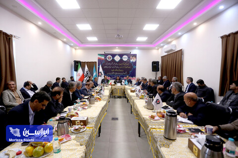 نشست صمیمانه مدیرعامل و معاونین شرکت فولاد مبارکه با مدیران عامل گروه سرمایه‌گذاری توکافولاد