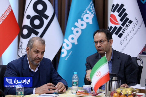 نشست صمیمانه مدیرعامل و معاونین شرکت فولاد مبارکه با مدیران عامل گروه سرمایه‌گذاری توکافولاد