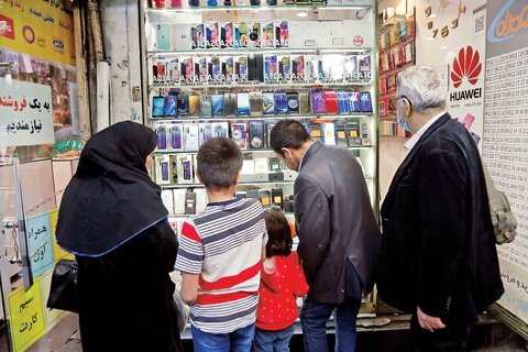 فروش اقساطی به موبایل فروشان خیابان فردوسی رسید