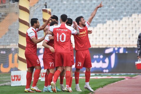 برد سخت پرسپولیس مقابل هوادار