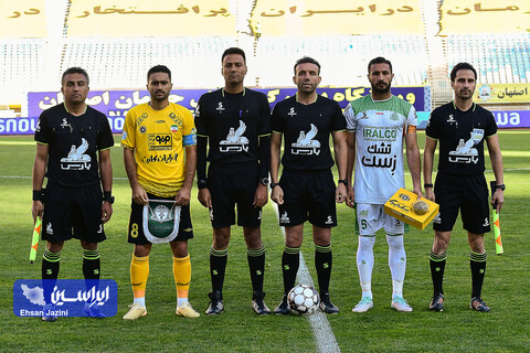 دیدار تیم‌های فوتبال سپاهان و آلومینیوم اراک