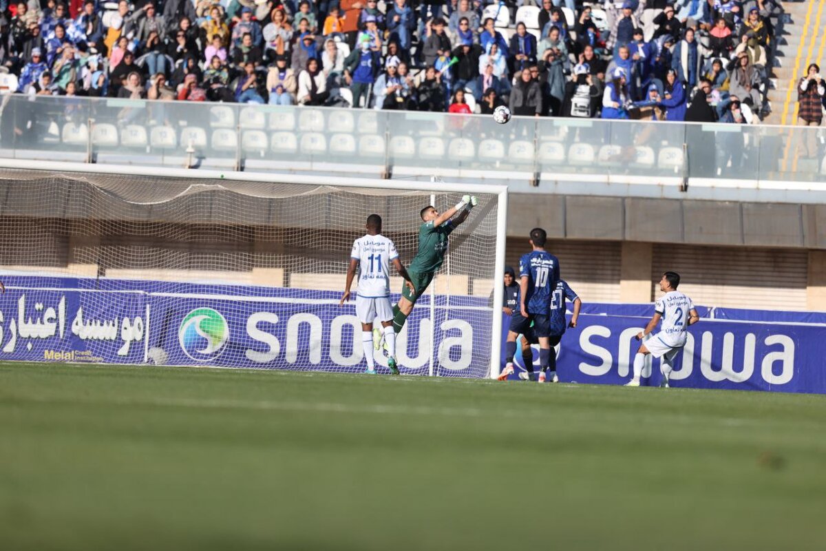 تقسیم امتیازات گل‌گهر و استقلال در سیرجان