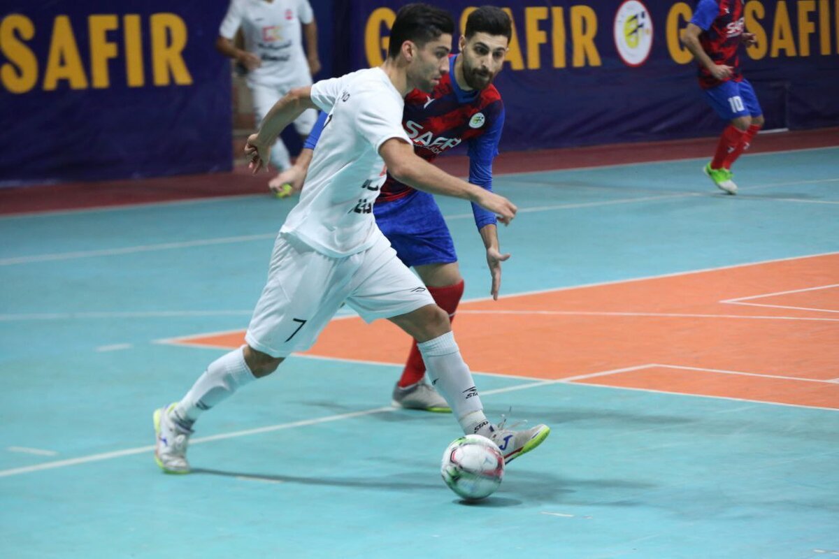 پاس گل مس به گیتی‌پسند برای قهرمانی