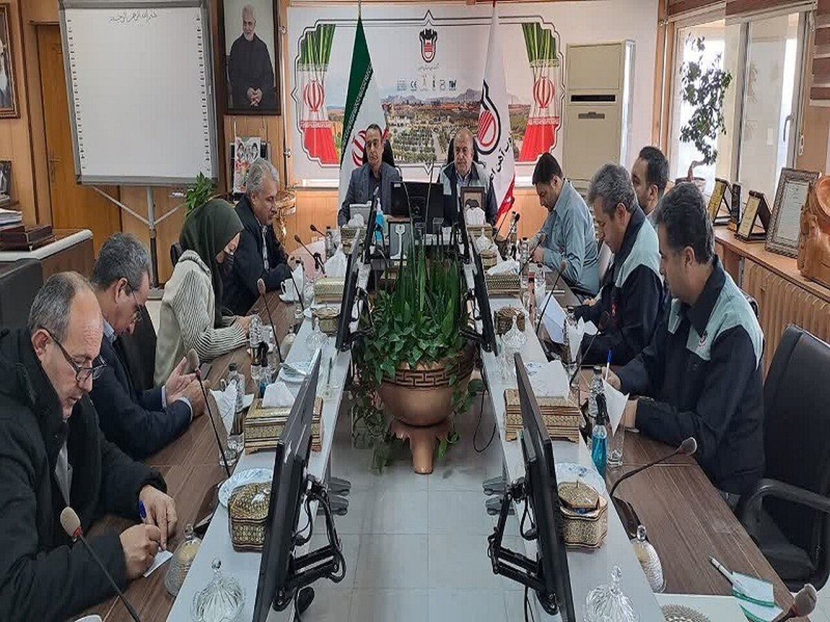 لزوم اجرای طرح جامع کاهش آلودگی هوا در ذوب آهن اصفهان