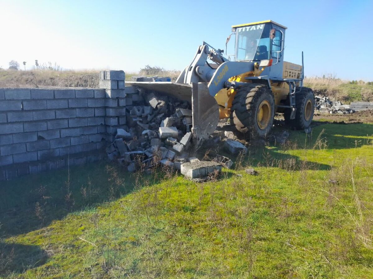 آزاد سازی ۵۶ هکتار عرصه منابع طبیعی در شرق اصفهان