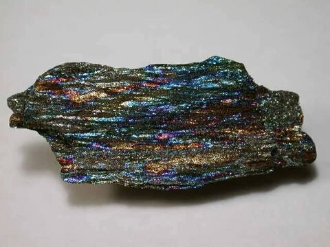 هماتیت رنگین کمانی، سنگ هفت رنگ