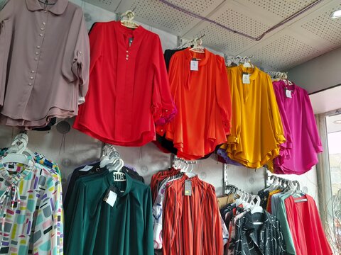 ضرورت رقابتی کردن قیمت پوشاک ایرانی با کالای خارجی