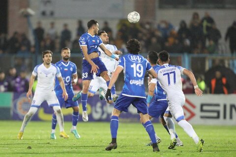 استقلال در تالاب انزلی گیر کرد