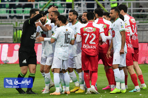 دیدار ذوب آهن و پرسپولیس