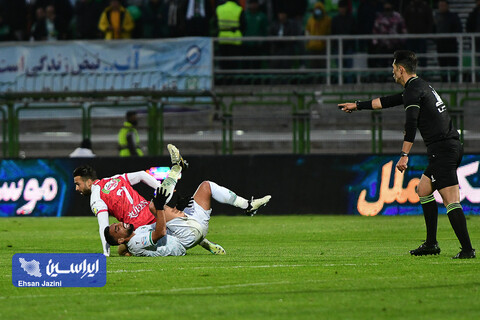 دیدار ذوب آهن و پرسپولیس