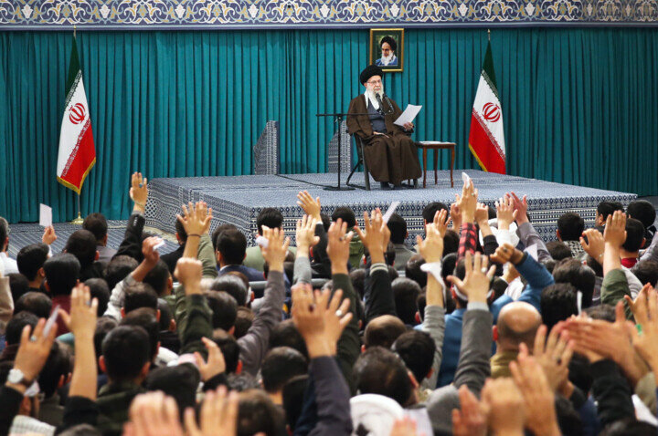 انتخابات ضعیف باشد همه ضرر می‌کنند