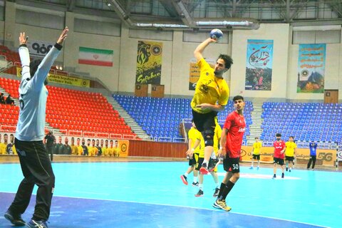 آسمان نصف‌جهان طلایی شد