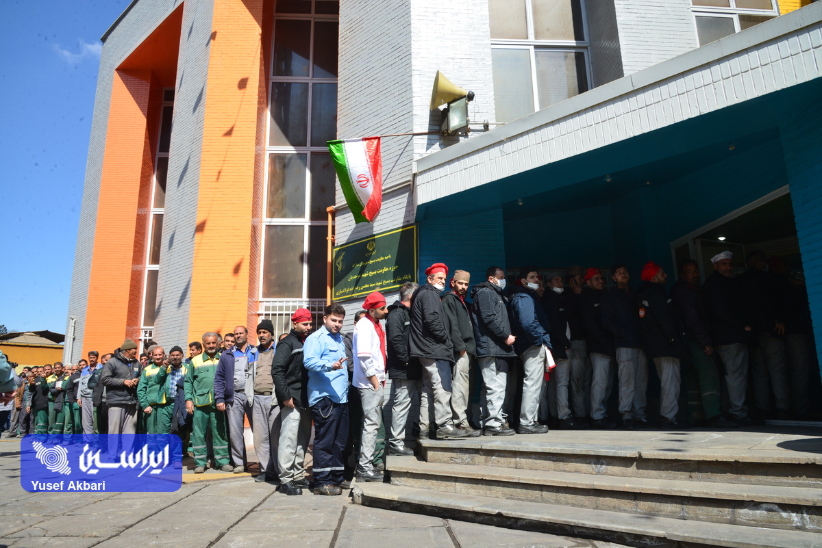 صف کشی حماسی پرسنل فولادمبارکه برای مشارکت در انتخابات ۱۱ اسفند 