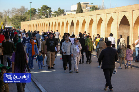 مسافران نوروزی در اماکن گردشگری اصفهان